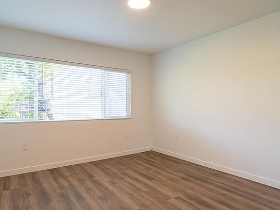 4th image of 3305 Primera Ave #1