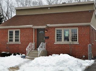 2101 Laura Ln, Des Plaines, IL 60018