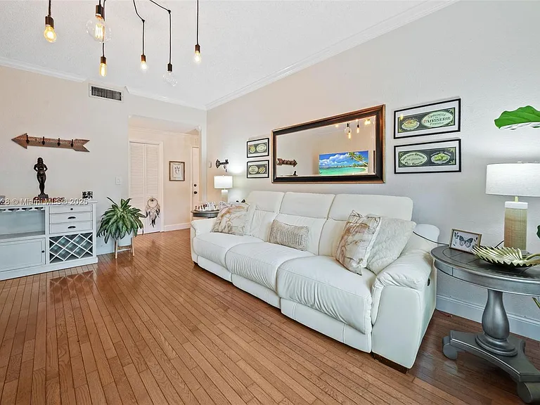 1211 Algeria Ave — Photo 12