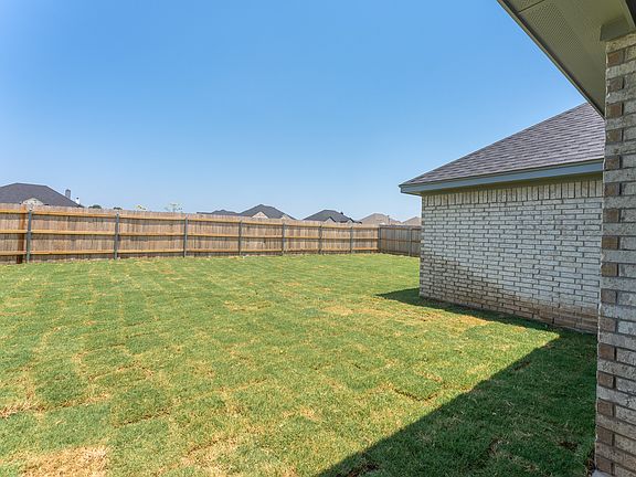 4th image of 829 Sunnys Halo Dr