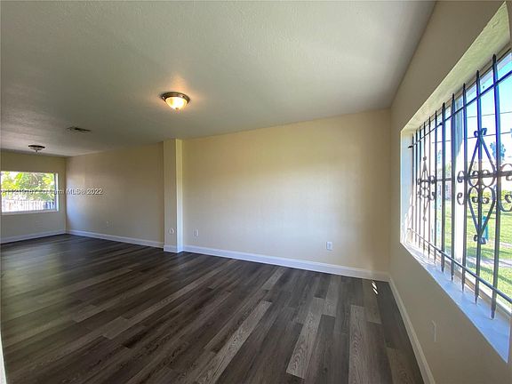 2nd image of 465 NW 84th Ter #465