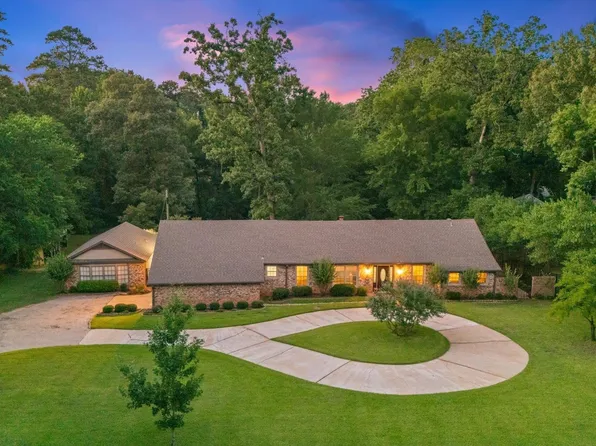 1325 Yates Dr, Longview, TX 75601