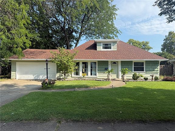 2nd image of 813 E Stroop Rd