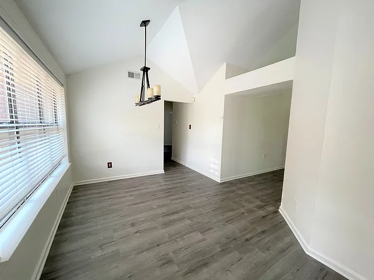 621 Phillips Dr — Photo 6