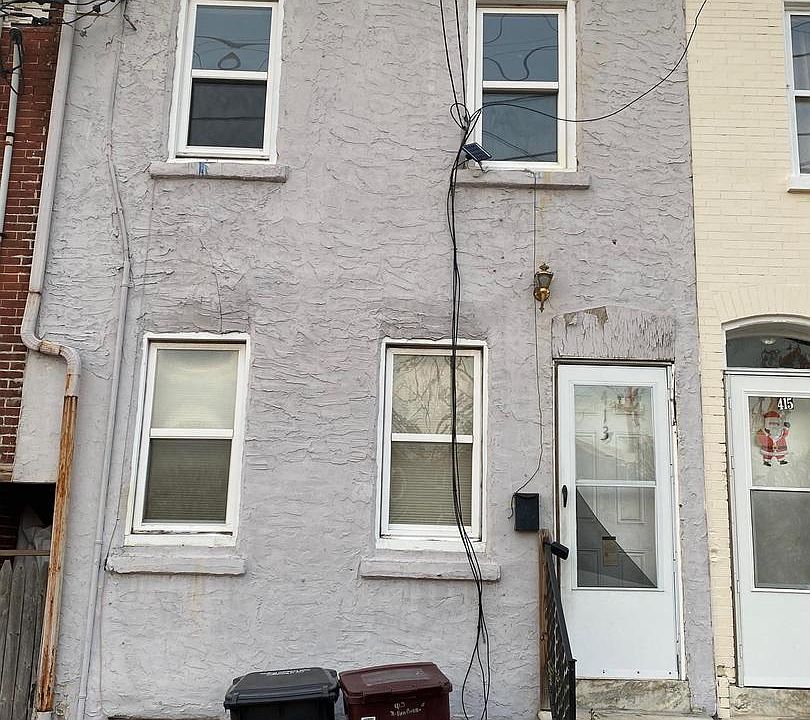 1st image of 413 N Van Buren St