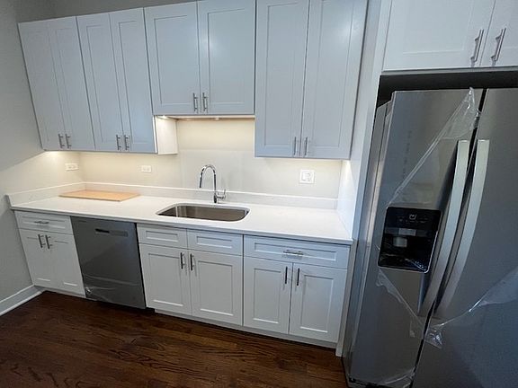 5th image of 3726 N Racine Ave