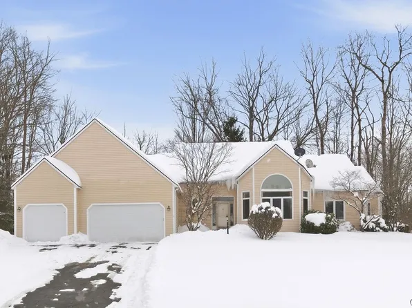 3329 Misty Cove Cir, Baldwinsville, NY 13027
