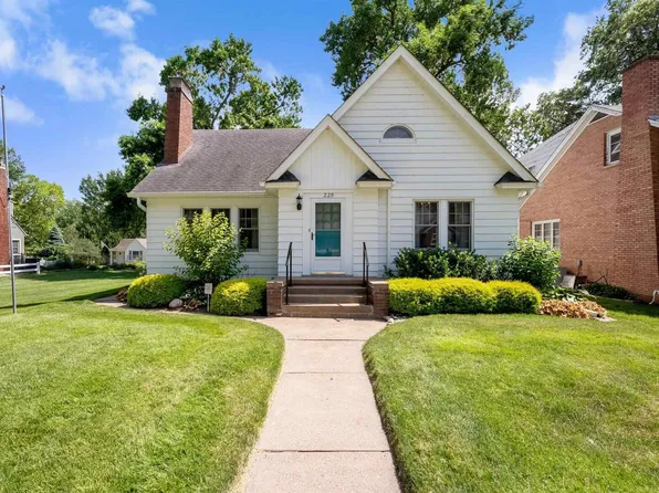 229 Grant St, Bettendorf, IA 52722
