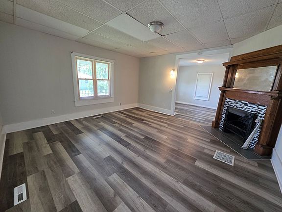 4th image of 400 White St