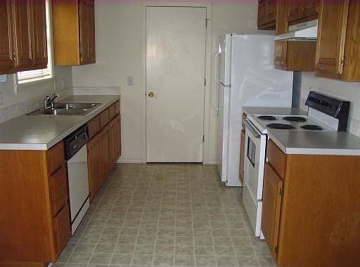 3rd image of 8642 Stoner Ln