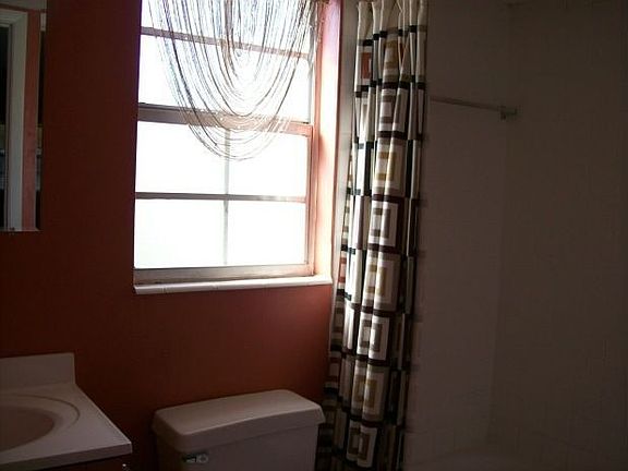 5th image of 1100 E Caroline St APT 122