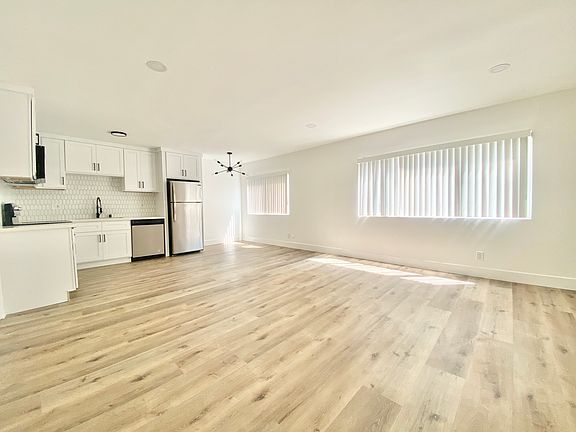 3rd image of 1628 N Fuller Ave #304