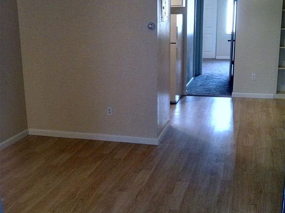 Living & Dining Area Pic#3