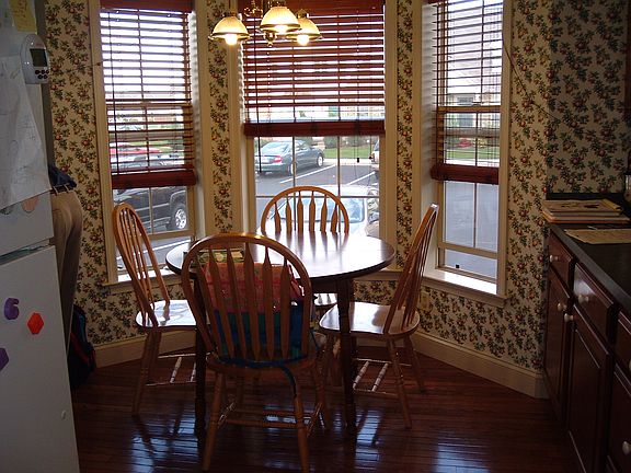 brkfst nook painted now