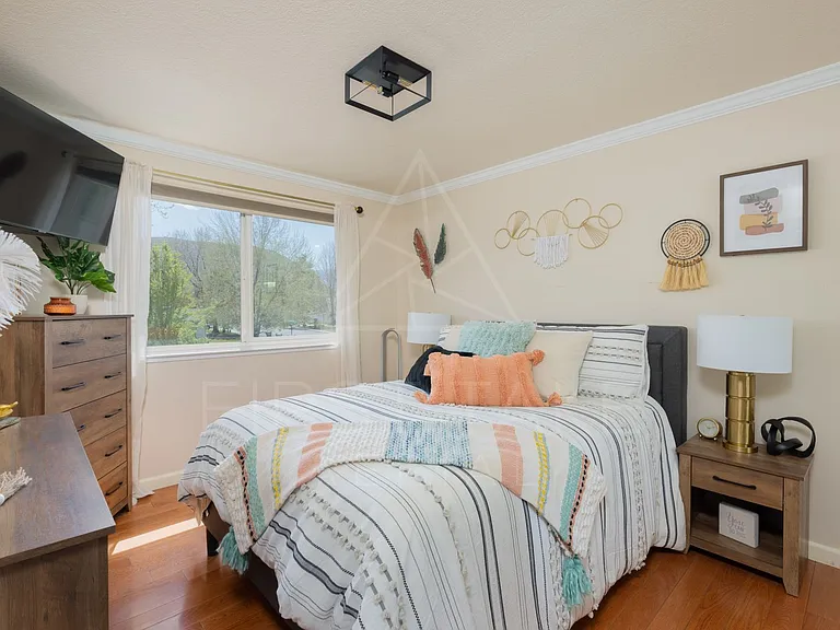 4325 Mendocino Ln — Photo 32