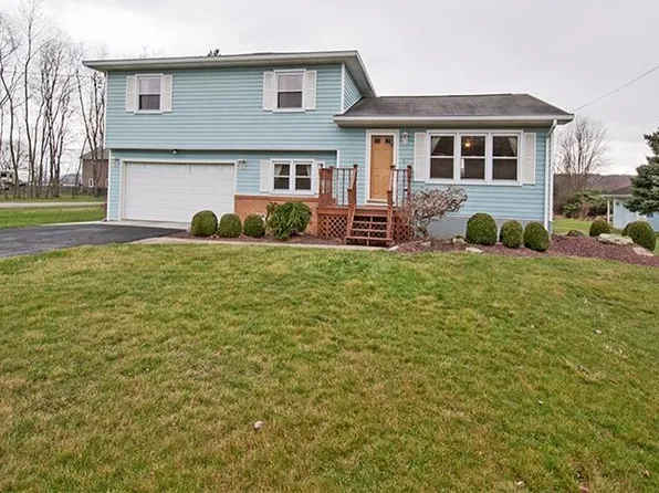 207 Piper Dr, Ford City, PA 16226