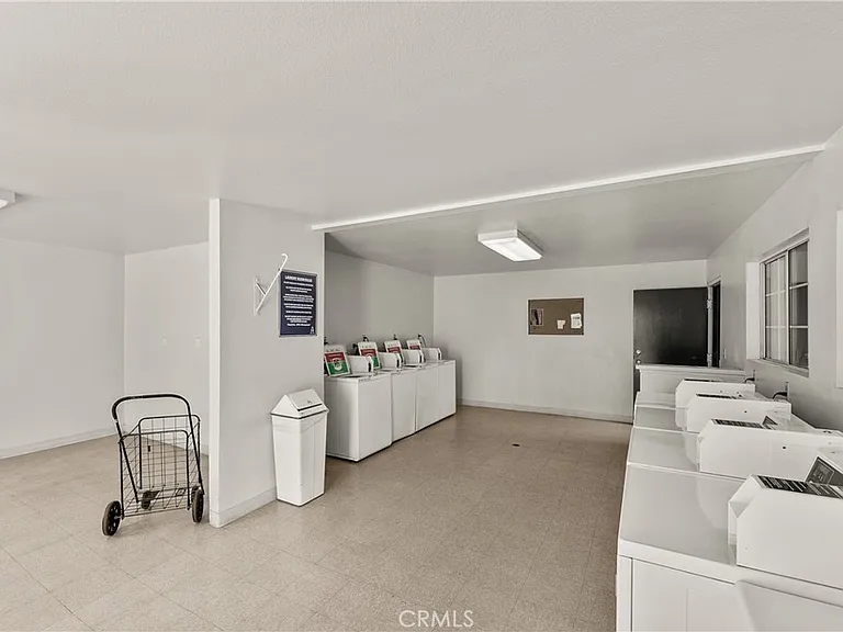 5500 Owensmouth Ave #317 — Photo 24