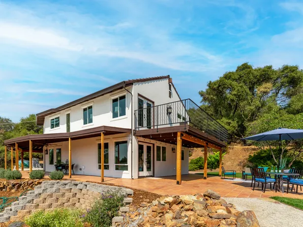 10425 Blue Light Ln, Auburn, CA 95603