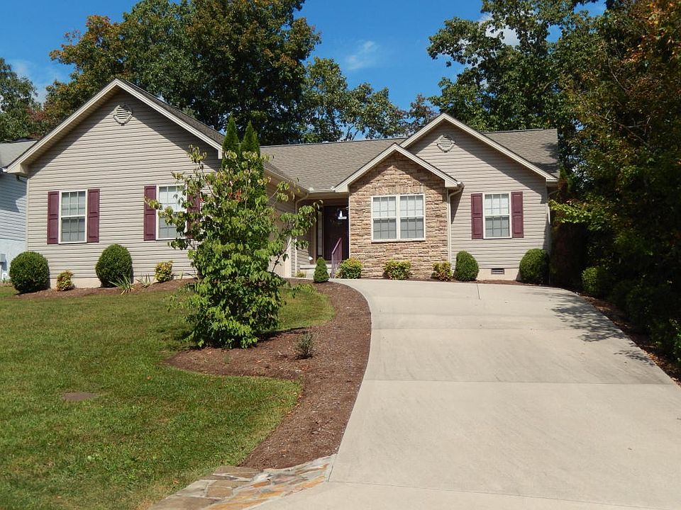 1st image of 163 Cromwell Ln