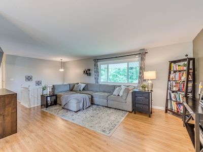 (Undisclosed Address), Elk Grove Village, IL, 60007