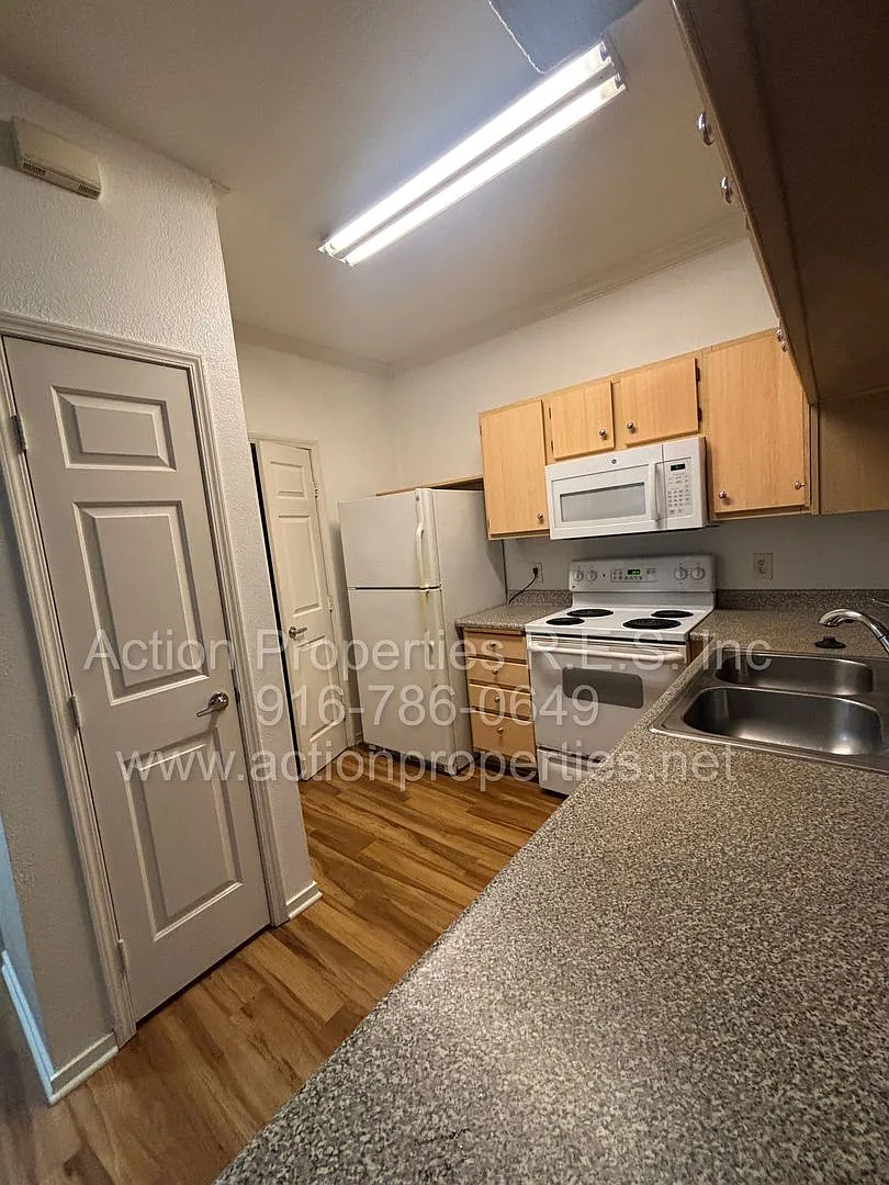 Villages @ Galleria Pienza Model, 2 Bedroom 2 Bathroom Ground Level: Community Pool Spa, Gym & Cl... — Photo 2