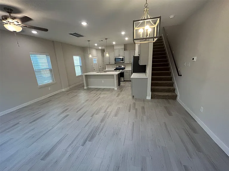 1511 Revolution Way — Photo 7