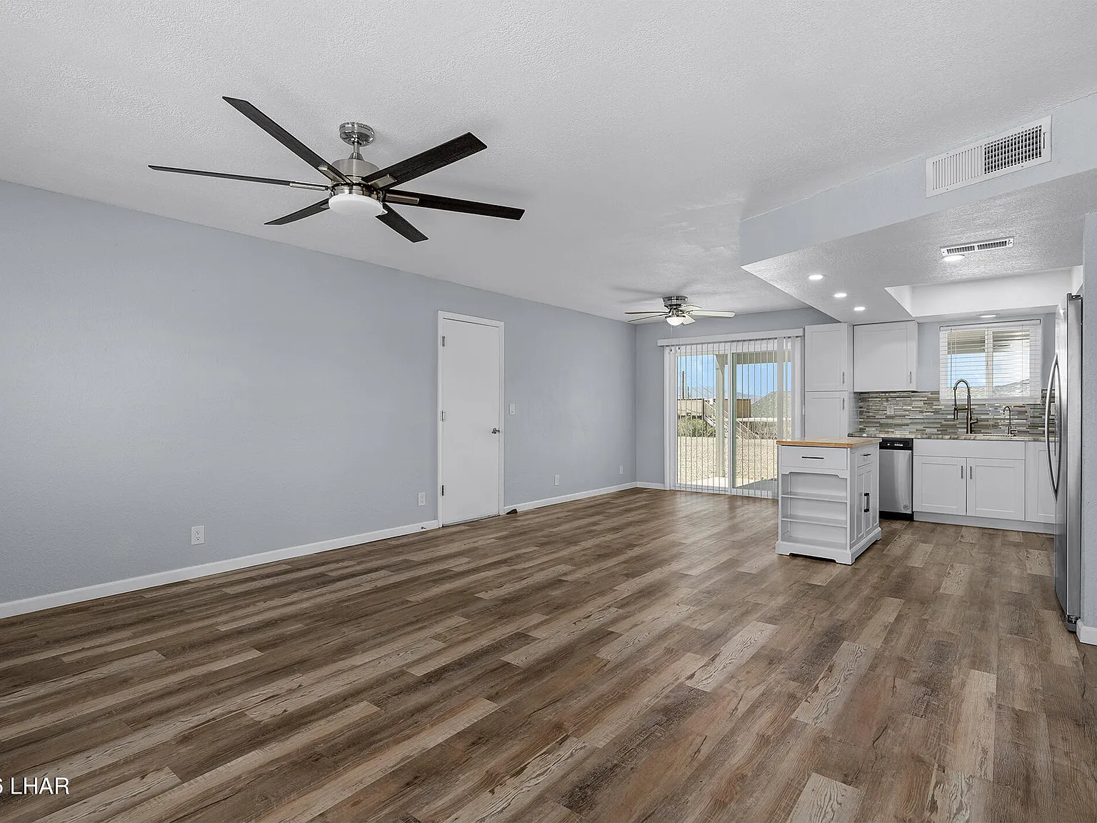 3 bed, 2.0 bath, 1130 sqft, $2,300 — Photo 2