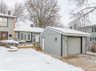 226 Willow Ln, Bloomingdale, IL