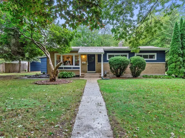 5764 North Milwaukee River PARKWAY, Glendale, WI 53209