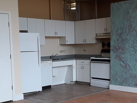 2nd image of 119 Oak St APT 208