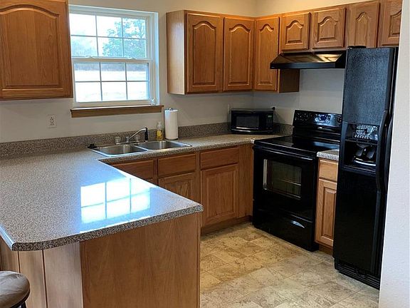 2nd image of 1102 Hickory Dr