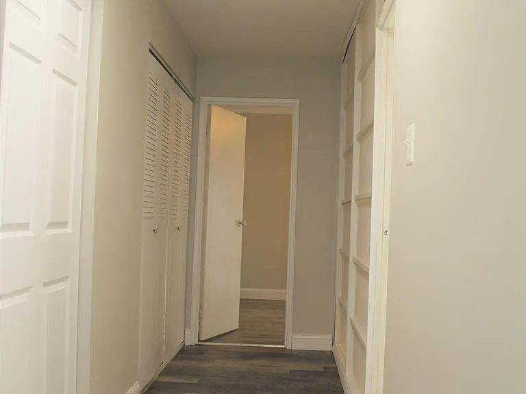 218 Centre Ave — Photo 5