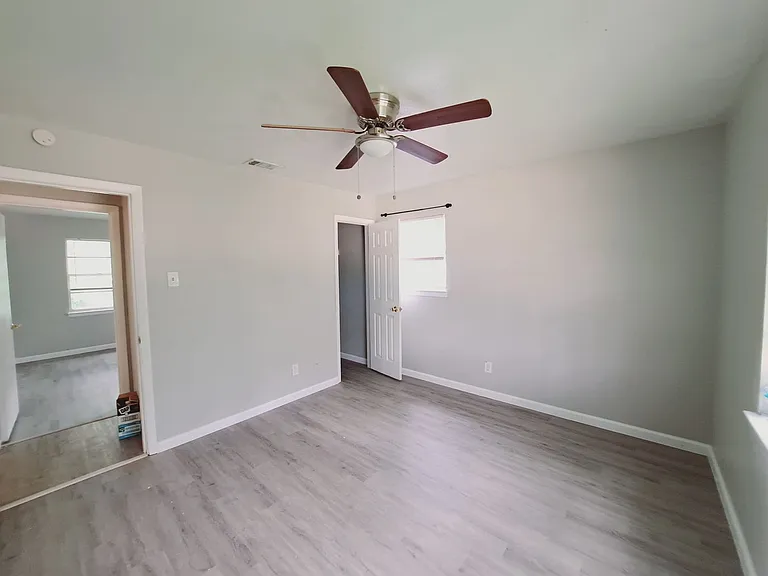 633 Rutgers Dr — Photo 13