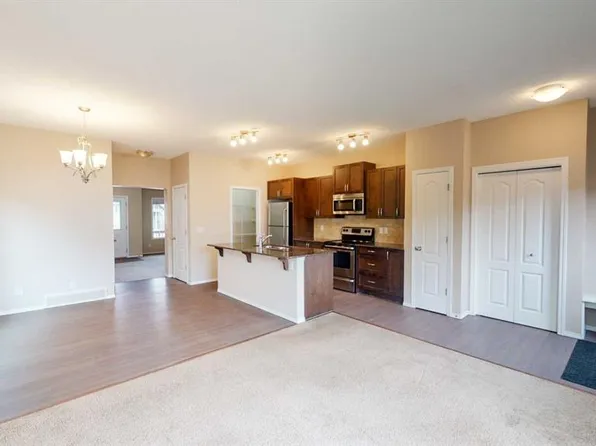 198 E Skyview Point Rd NE, Calgary, AB T3N 0K6
