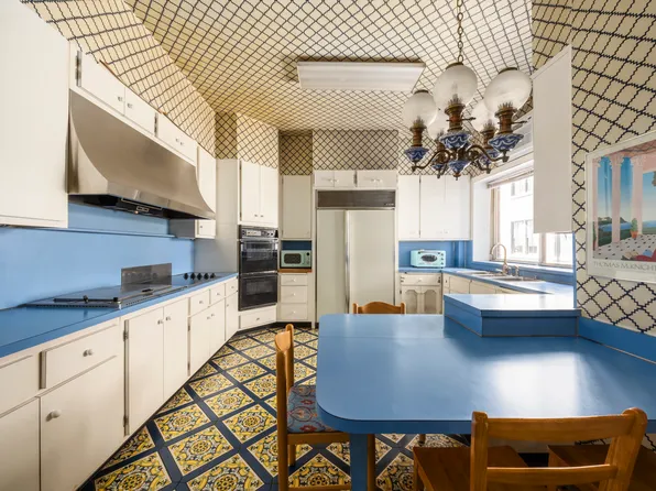 32 East 64th Street image 17 of 19