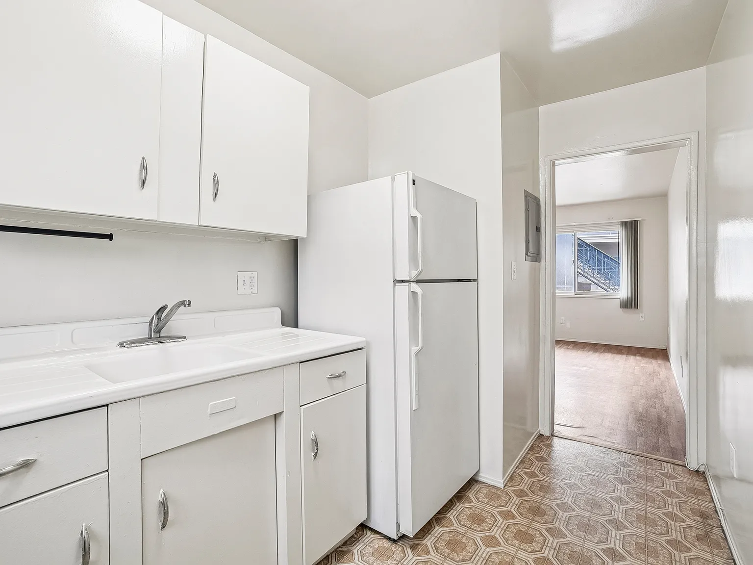 Sea Isle Apartments — Photo 3