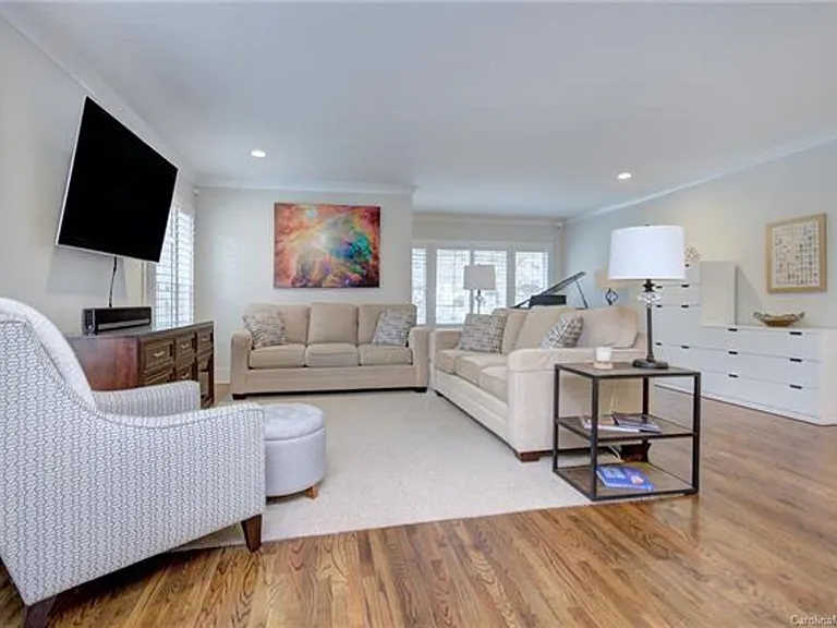 3215 Cambridge Rd — Photo 1