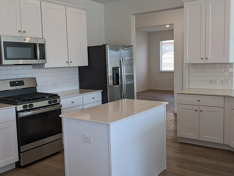 2142 Donker Dr — Photo 6