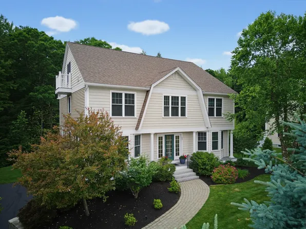 33 Chisholm Farm Drive, Stratham, NH 03885