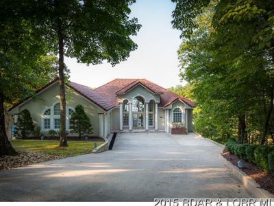 106 W Lake Ct, Sunrise Beach, MO, 65079