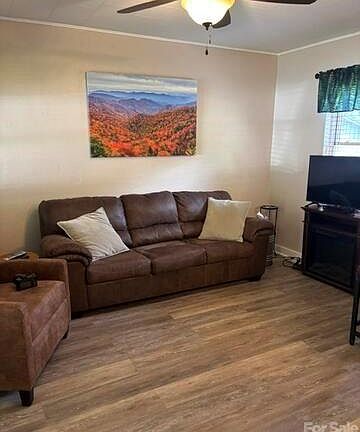 3rd image of 1555 Soco Rd #2