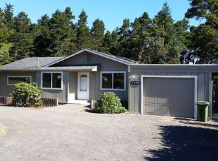2590 Virginia Ave, North Bend, OR 97459