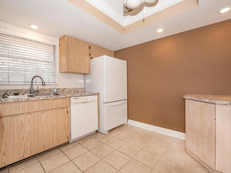 4600 98th Way N #104 — Photo 11