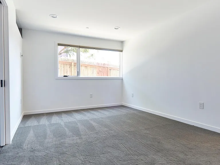 321 Rose Ave #1 — Photo 24