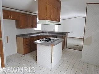 4th image of 9300 E 128th St
