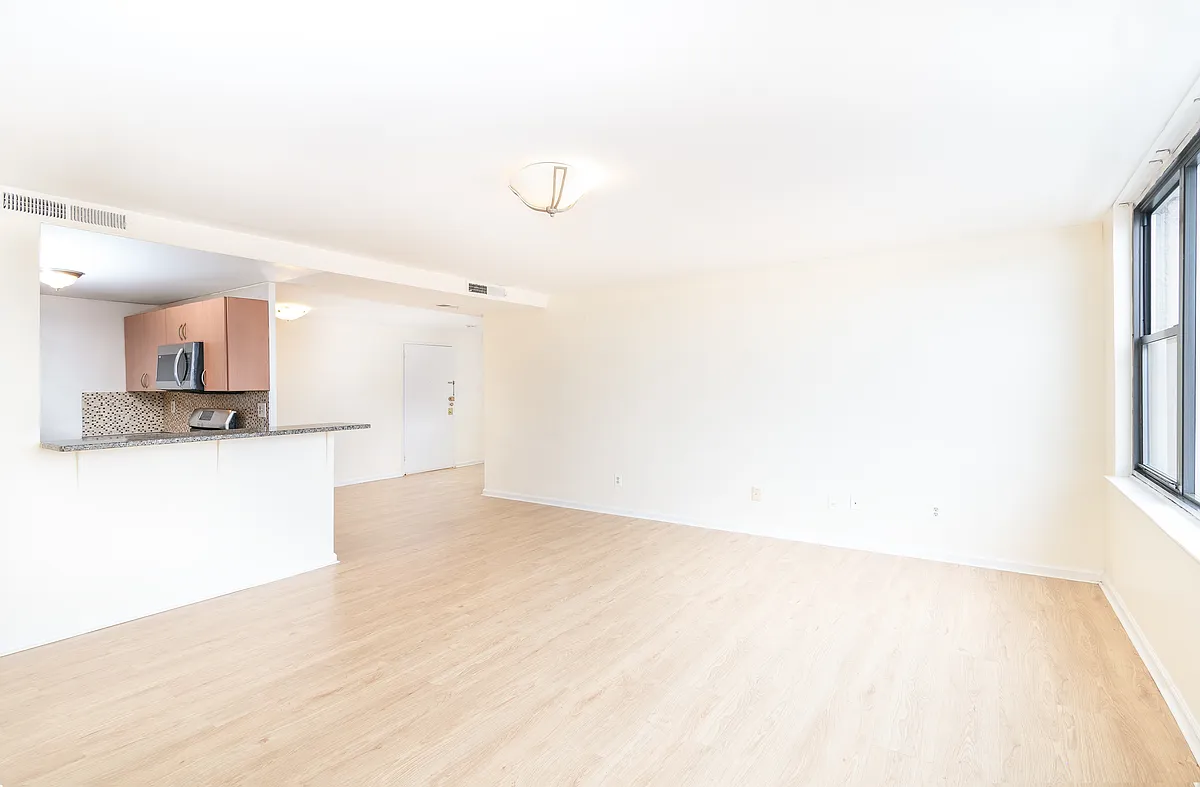 Building Photo - 4600 Duke St #1116