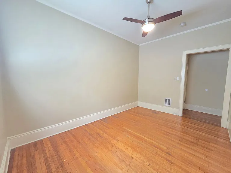 Knickerbocker Apartments — Photo 46