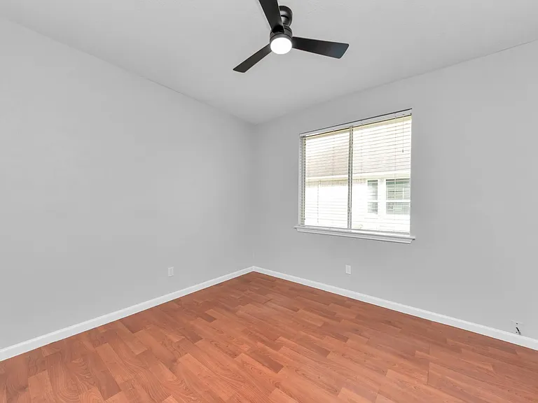 1819 Misty Falls Ln — Photo 23