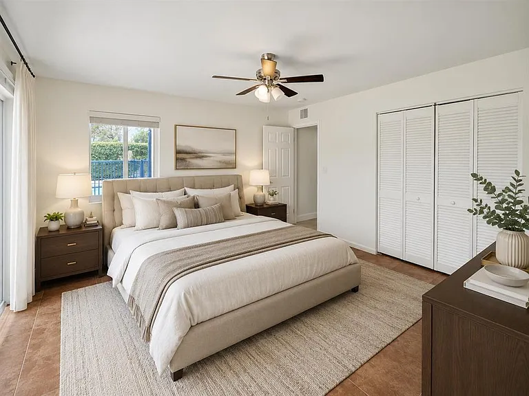 1717 N Riverside Dr #1 — Photo 14