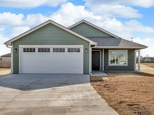 1925 NW Vail Ct, Topeka, KS 66608